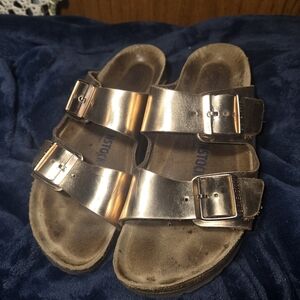 Birkenstock rose gold metallic Arizona Size 39 Size 8 Womens